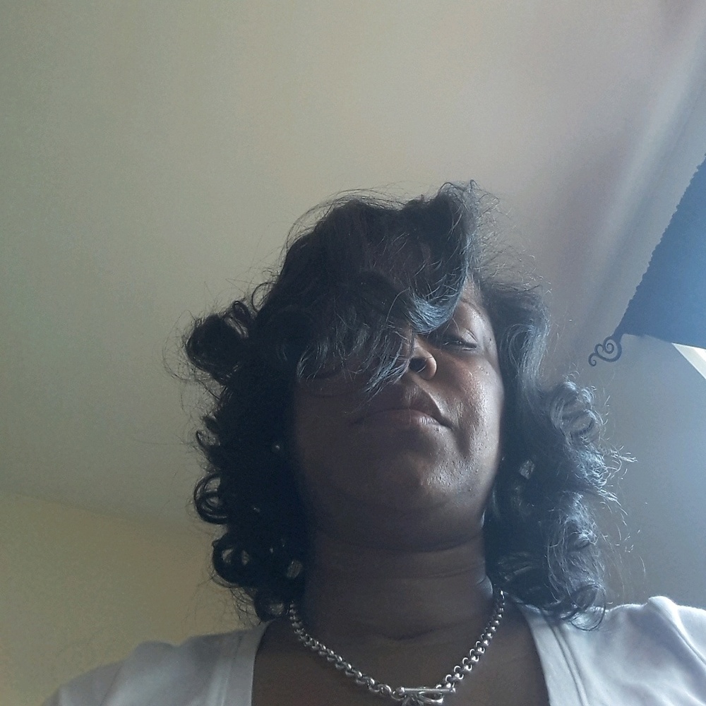 Meet your Posher, Tia